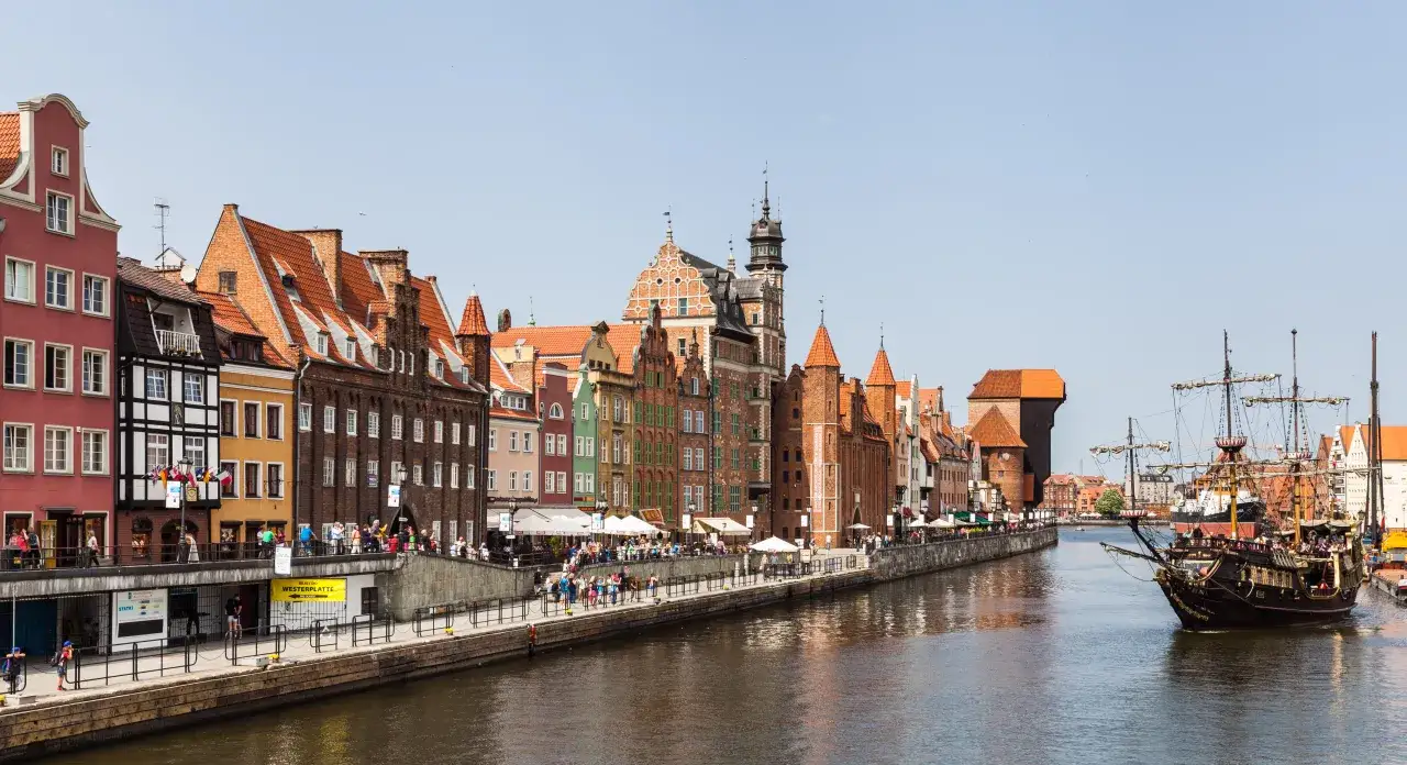 Zdjęcie Gdańsk Stare Miasto ile do morza? Odkryj bliskość plaż i atrakcji